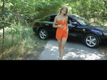 Mi hijastra se masturba en el auto