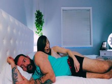 Fiesta de pijamas con la mejor amiga de mi madrastra - MILF CULO GRANDE