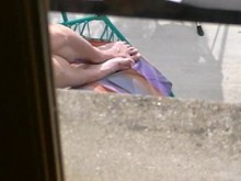 espiar a la madrastra pies calientes