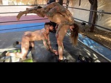 ¡Combate de boxeo bisexual enloquecido! ¡Awlivv se enfrenta a dos chicos bi a la vez y gana! -Steve Rickz