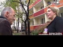 Ama de casa alta alemana abordada y follada por el abuelo en la calle