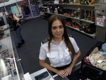 Atractiva y morena azafata latina es golpeada por Shawn