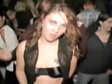 Alumnas fiesteras mostrando sus traseros y sus agujeros de semen