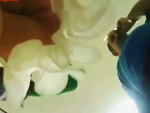 Chica universitaria y sus bragas negras súper sexys bajo la falda (falsa)