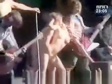 Pareja folla en el escenario