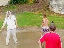 exhibicionista bañada solo en ella