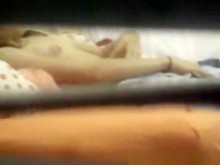 espía lynn masturbándose