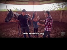 Se le salen las tetas y el instructor las chupa, luego otro hombre le saca la polla para follarle el gran coño