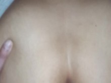 La hija de mi amigo me invita a su casa para cogermela por su gran culo