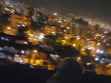 Sexo en público. Ella me chupa la polla en la calle. Anal en terraza de edificio. Parte 2-2