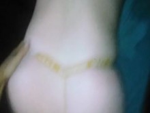 Cogiendo parados a mi novia con su hilo amarillo de lado por la noche