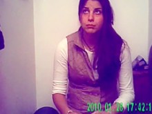 Alumnas guapas hacen pis en un baño público