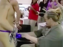 CFNM oficina stripper follando bash