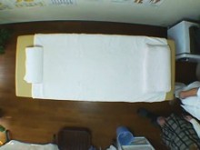 Masaje amateur con los elementos del examen vaginal.