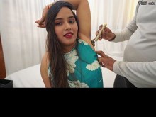 Hermanastra desi de 18+ follada duro por su hermanastro (chico de salón) cuando le cortaron el pelo de Armits.