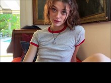 La pequeña hermanastra es una fanática del sexo - Shrooms Q - Terapia familiar - Alex Adams