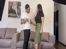 Mi madrastra y yo nos calentamos tanto que ella acepta grabar video porno!