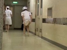 Un hombre agarró la falda de una nena y trató de bajarle las bragas