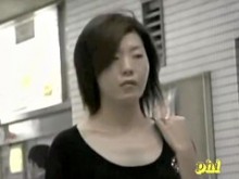 Intenso vídeo de Shuri Sharking de dos dulces japoneses de pelo castaño