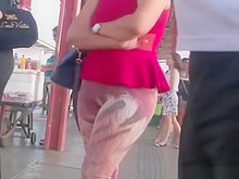 Mujer en leggings coloridos cameltoe