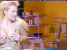 La criada rubia más sexy jamás expuesta y un pezón resbaladizo