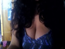 -BoobsLady- Mamá hace un video de sus calientes tetas para su hijastro
