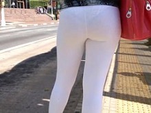 SDRUWS2 - PANTALONES DE YOGA TRANSPARENTES EN LA PARADA DE AUTOBÚS