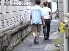 Asiática con un shuri de culo caliente follado en el pasillo estrecho