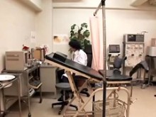 Loki va a un examen médico y le tocan el moño