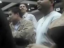 Cámara sincera filma a una mujer con enormes tetas
