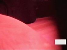 chica con cámara masturbándose en la espalda y a lo perrito