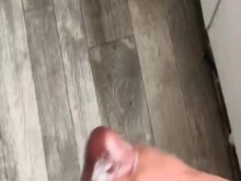 Sesión de masturbación en el baño a medio día