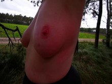 Tetas aplaudiendo en público - corte del director