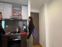 Mi mejor amiga cumple mi fantasía lésbica mientras sospecho que estoy embarazada de mi marido.