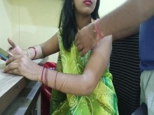 ¡Recepcionista india caliente increíble sexo caliente XXX con el jefe de oficina!