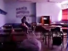 follando a escondidas en el aula