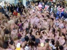 Desfile de desnudos de los estudiantes traviesos 18+