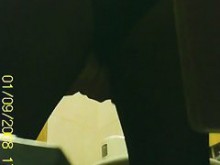 Meando morena MILF en un baño público