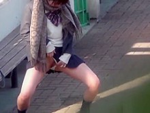 estudiantes adolescentes orinan afuera (18+)
