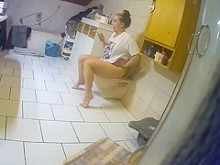 novia baño oculto ducha