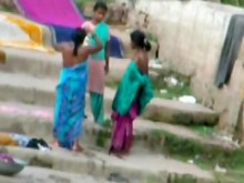 Baño de tía india en el río 3