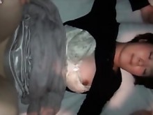 Hermano japonés cachondo, digitación y folla a su encantadora hermana dormida Xlx