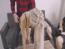 Chico mira a su novia ser follada por otro chico