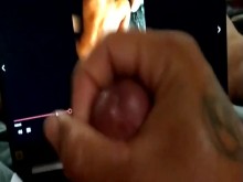 Papi masturbándose para tener videos porno propios