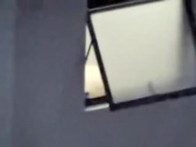 La ventana se abre dejándome linda vecina.