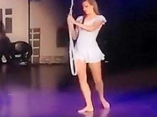Morena de muslos celestiales y su inolvidable actuación