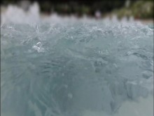 Estudiante adolescente me mete los dedos en el coño en una piscina pública frente a extraños - MissCreamy