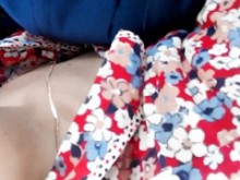 chica de las flores rusa con blusa baja