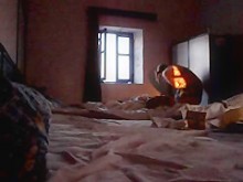 Adolescente caliente con enormes tetas vistiéndose (18+)