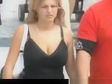 Blusa abajo tetas rebotando 2